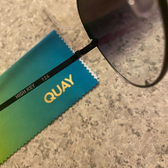 Quay Australia Sunglasses - Picture 9 of 11